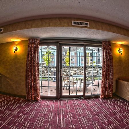 The Bertram Inn & Conf Ctr Trademark Collection By Wyndham Aurora Exteriör bild