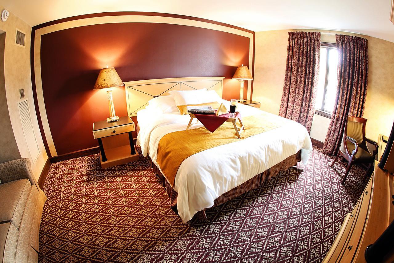 The Bertram Inn & Conf Ctr Trademark Collection By Wyndham Aurora Exteriör bild
