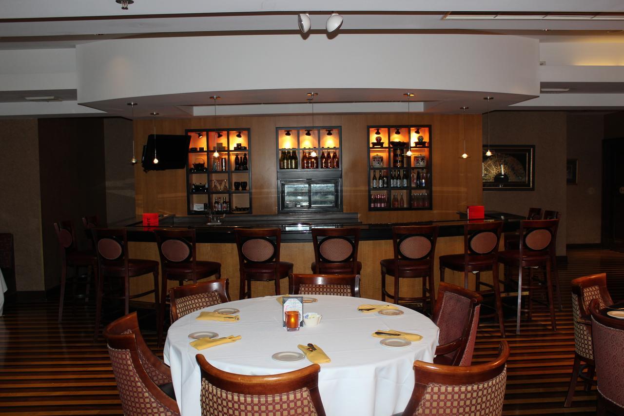 The Bertram Inn & Conf Ctr Trademark Collection By Wyndham Aurora Exteriör bild